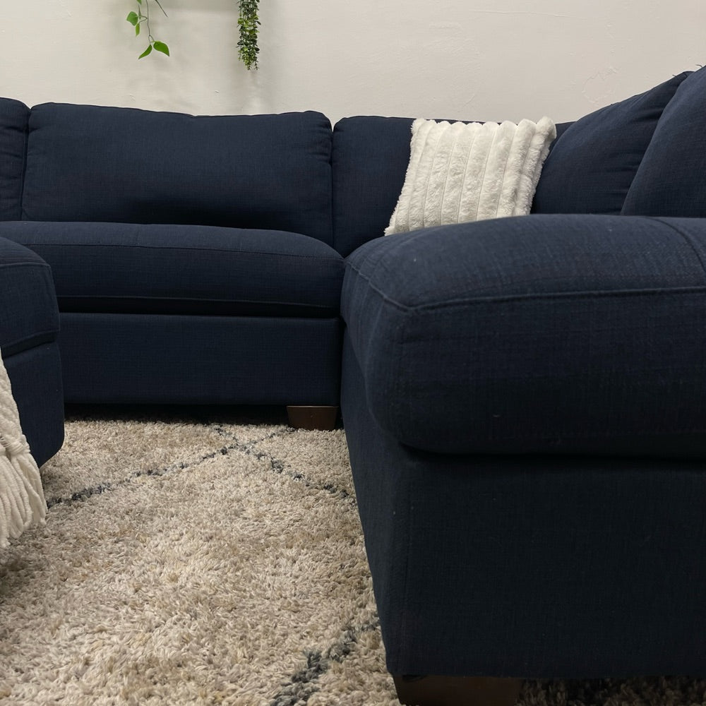 Thomasville Miles Fabric Sectional with Storage Ottoman