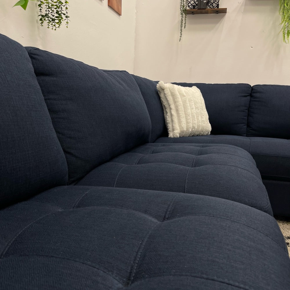 Thomasville Miles Fabric Sectional with Storage Ottoman