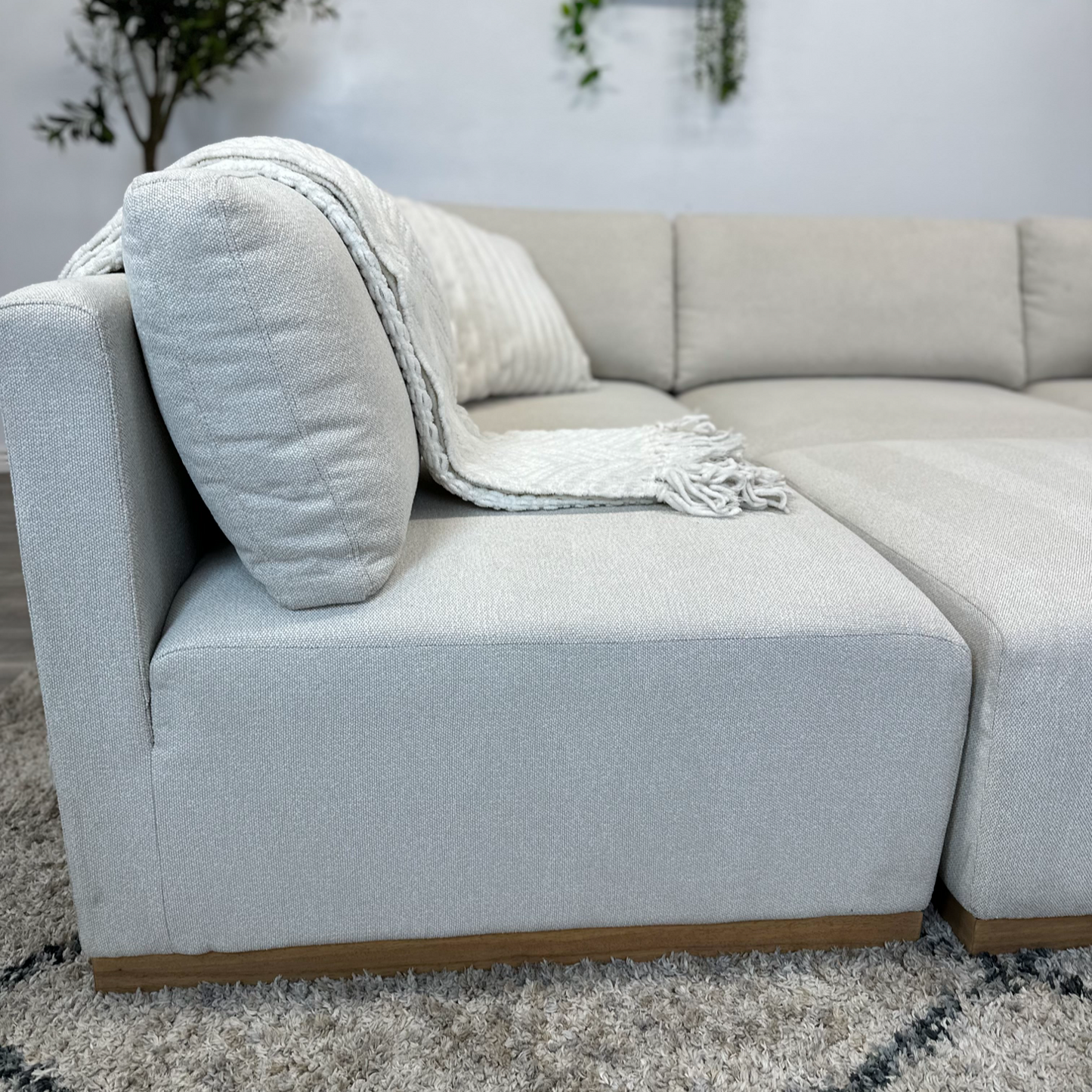 White Sectional Couch Henredon - Free Delivery