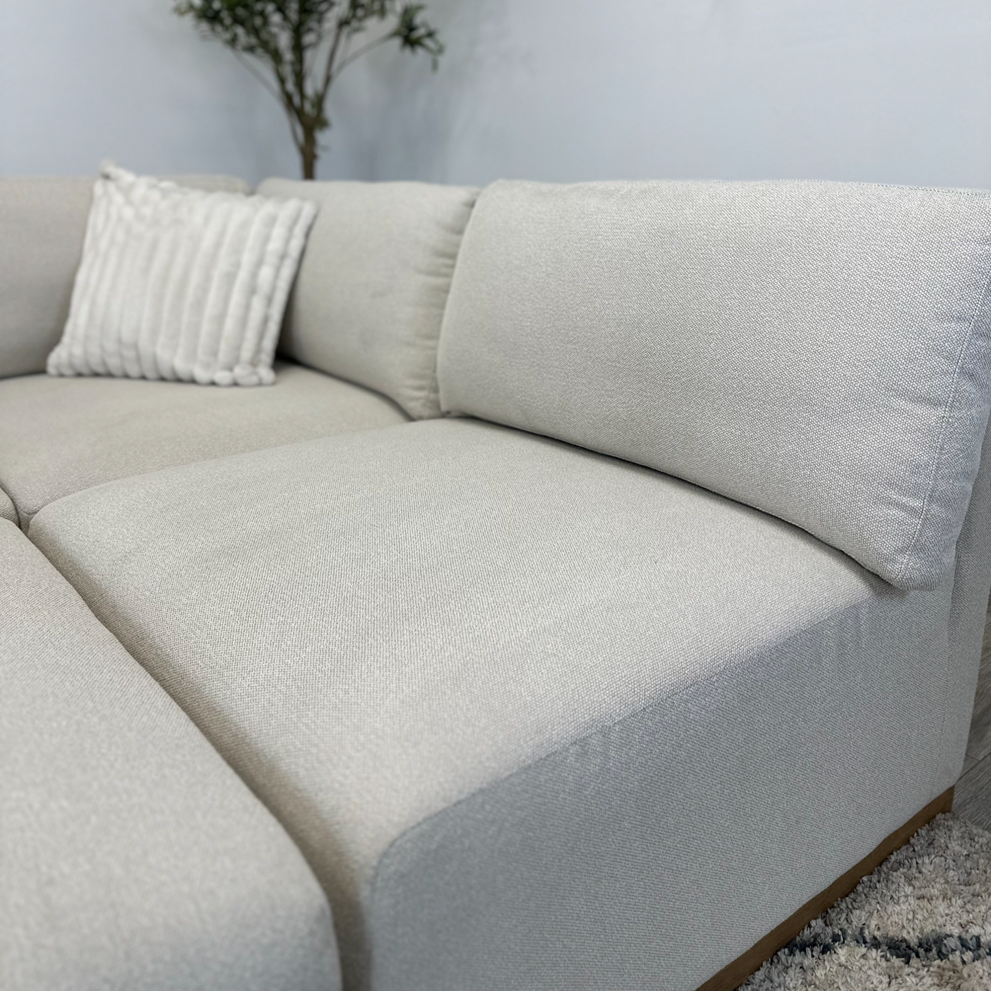 White Sectional Couch Henredon - Free Delivery